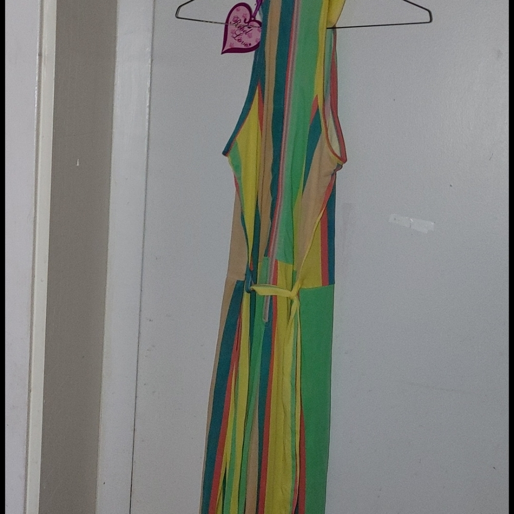 Clothes - Picture 3 of 3